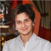 Étudiant en master d'astrophysique, je peux donner des cours de physique (du collège au supérieur), mais aussi de mathématiques et de chimie (du collège au lycée).